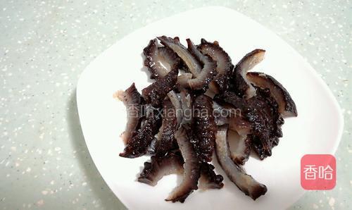 把泡发好海参切短条～