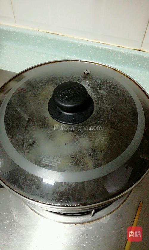 盖上盖中慢火煮五分钟～