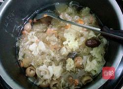 银耳红枣桂圆汤的做法图解7