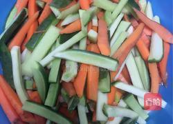 萝卜辣椒腌菜的做法图解1