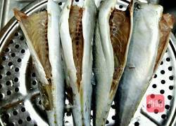 番茄罐头鱼的做法图解1