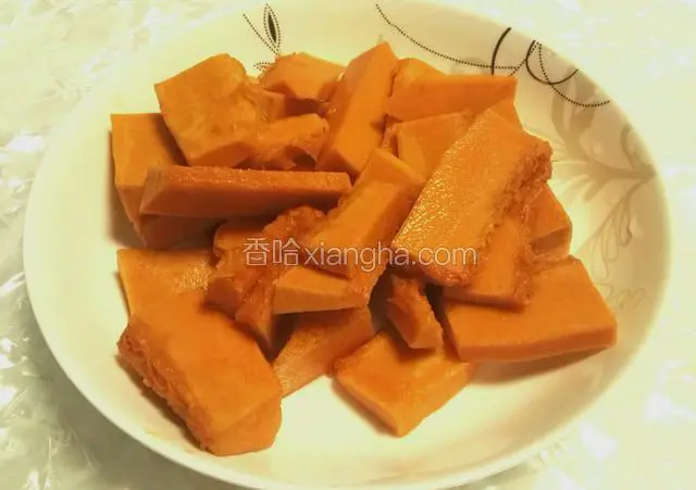 南瓜洗净去籽切片