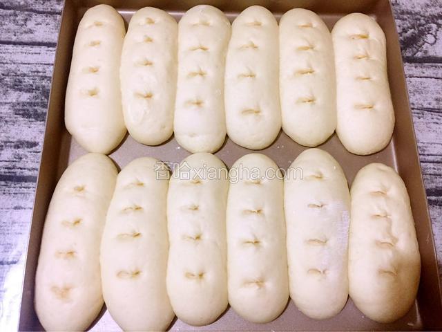 表面用剪刀快速剪几刀