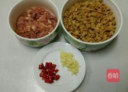 萝卜干炒肉片的做法图解2