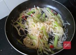 西芹萝卜丝的做法图解4