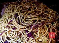 Illustration of how to make curry fried noodles 9