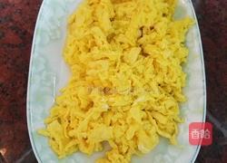 糖醋炸鸡蛋丝的做法图解2