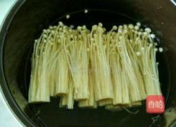 油爆金针菇的做法图解1