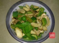 杏鲍菇炒青椒的做法图解5