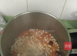 排骨蓮藕湯的做法图解1