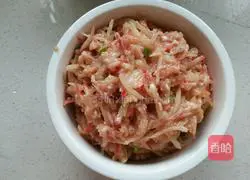 Illustration of how to make pork and radish buns 5