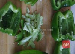 辣椒炒肉的做法图解2