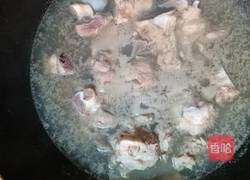 莲藕猪骨汤的做法图解2