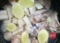 莲藕猪骨汤的做法图解3