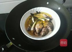 鲫鱼炖茶油的做法图解5