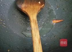 青红辣椒炒鸡腿肉的做法图解3