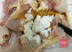 青红辣椒炒鸡腿肉的做法图解1