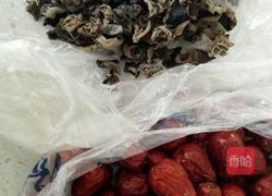 黑木耳红枣汤的做法图解1