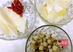 冰糖银耳百合莲子粥的做法图解1