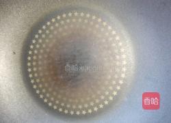 五花肉炖黄花菜的做法图解1