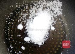 五花肉炖黄花菜的做法图解2