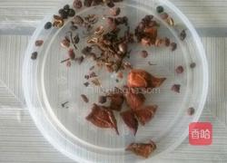 煮五香松籽的做法图解2