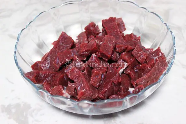牛肉洗干净切小块