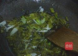 酸菜土豆粉的做法图解2