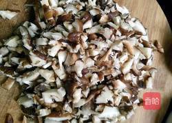 自制香菇肉酱的做法图解3