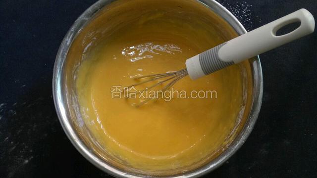 搅拌好的蛋糊，提起打蛋器会有断断续续的落下。