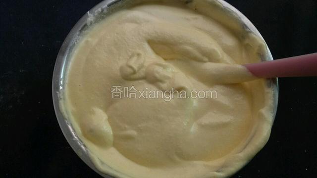 翻拌好的蛋糊，非常的细腻，满满的一大盆。