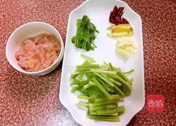 芹菜炒肉的做法图解1