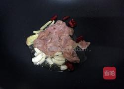芹菜炒肉的做法图解3
