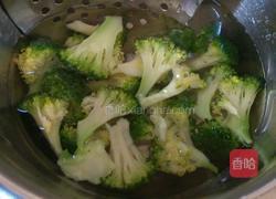 西兰花炒鸡蛋的做法图解3