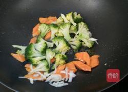 西兰花炒鸡蛋的做法图解11