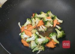 西兰花炒鸡蛋的做法图解12