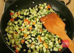 沙茶酱豆腐炒青瓜粒的做法图解3