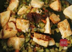沙茶酱豆腐炒青瓜粒的做法图解6