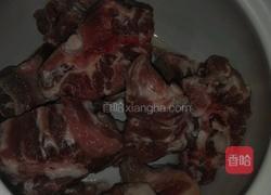 东北炖 脊骨炖土豆的做法图解1