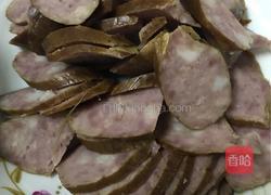 烟熏肠炒蒜薹的做法图解3