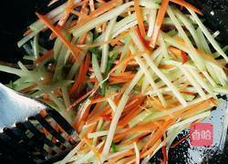 胡萝卜炒佛手瓜的做法图解8