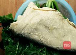 菠菜拌油豆皮的做法图解1