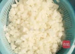 白菜萝卜猪肉包子馅的做法图解3