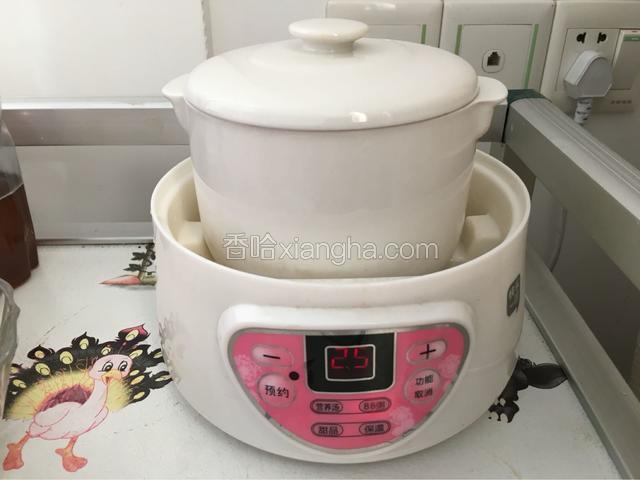 把八宝粥放上去按煮粥功能。