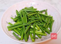 蒜苔土豆条的做法图解2