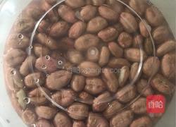 水煮五香花生米的做法图解1