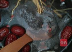 红枣乌鸡汤的做法图解2