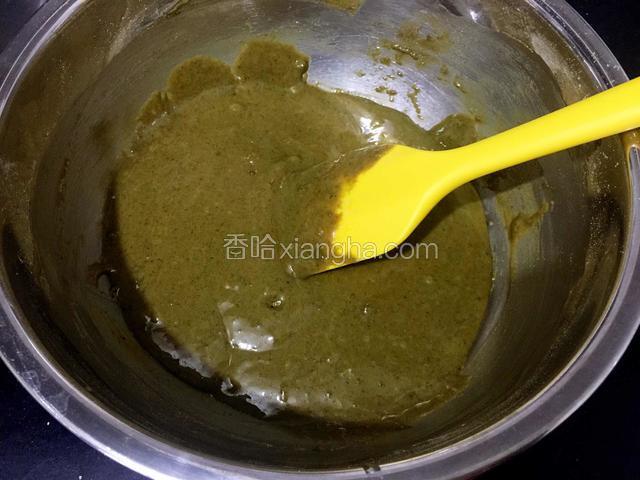 用刮刀翻拌均匀备用。