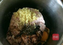 白菜香菇肉包子的做法图解2