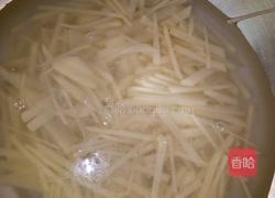 鸡蛋饼卷土豆丝儿的做法图解2